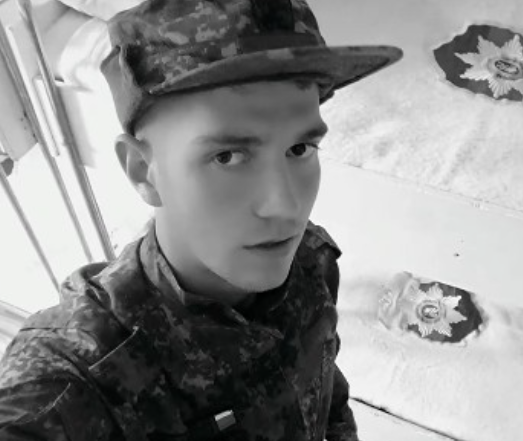 Младият войник Денислав Борисов е намерен мъртъв в родно поделение: Съмнения за… Младият войник Денислав Борисов е намерен мъртъв в родно поделение: Съмнения за…