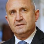 Ударен ход на Радев: Обяви
