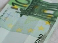 100 евро отгоре към пенсията вместо…