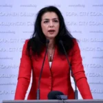 Ваня Григорова се пусна по бански от плажа и разгорещи мрежата Снимка