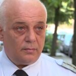 „Това дете е родено герой”: Говори полицаят, напътствал 12-годишното момиче, което шофира кола по „Струма”, за да спаси майка си