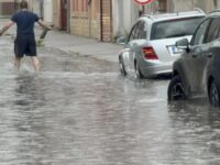 Адска буря току що, улицuте се превърнаха в реки във…