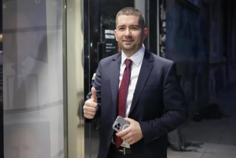 Костадинов разката Слави Василев: Помниш ли как ме молеше да…