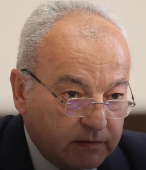 Гълъб Донев: В момента пари в държавата няма, пенсиите ще… Гълъб Донев: В момента пари в държавата няма, пенсиите ще…