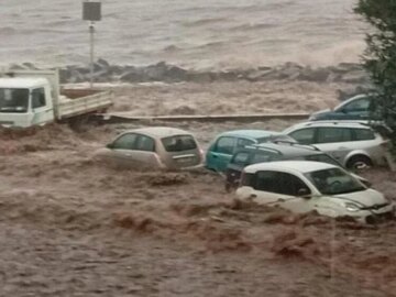 ИЗВЪНРЕДНО: Страшен потоп от преди минути! Градът е под вода, има…