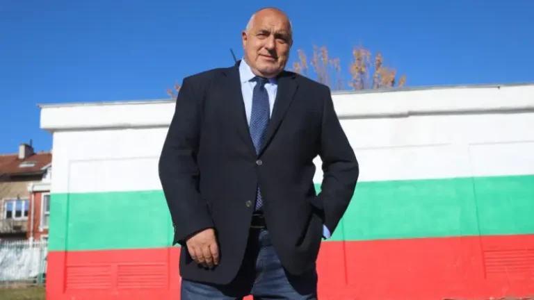 Бойко Борисов се мести в с. Иваняне – вижте палата му, който e с 3 подземни етажа и бункер (по проект на Белият дом) Бойко Борисов се мести в с. Иваняне – вижте палата му, който e с 3 подземни етажа и бункер (по проект на Белият дом)