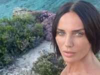 Детето на Мария Силвестър порасна и стана голям хубавец, особено прилича на красивата си майка – Снимка