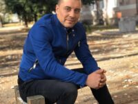 Фолкпевец направи хоспис за възрастни, посещава често хората тами и ето с какво ги храни
