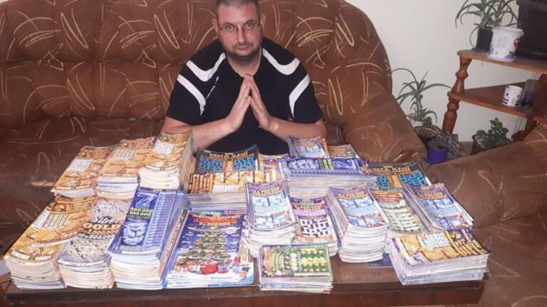 Мъж регистрира и изтърка 22 кг лотарийни билети, спечели точно