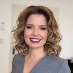 Най-сетне се показа с мъж! Алекс Сърчаджиева отново се усмихва след 5 години самота – вижте колко са сладки заедно!