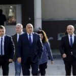 Политически трус: разпознаваем депутат напуска парламента, защото…
