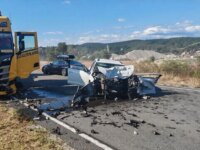 Жестока катастрофа на отсечката на смъртта, има загинали и ранени. В колите има деца