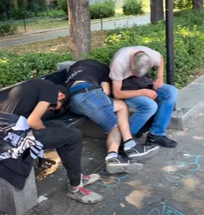 Живите м*ртви – зомби дрогата фентанил заля голям български град (ВИДЕО и СНИМКИ) Живите м*ртви – зомби дрогата фентанил заля голям български град (ВИДЕО и СНИМКИ)